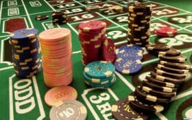 83r app မြန်မာ Mobile App ကစားသမားများ Sportsbook Casino ဂိမ်းများ ကစားနေသောမြင်ကွင်း